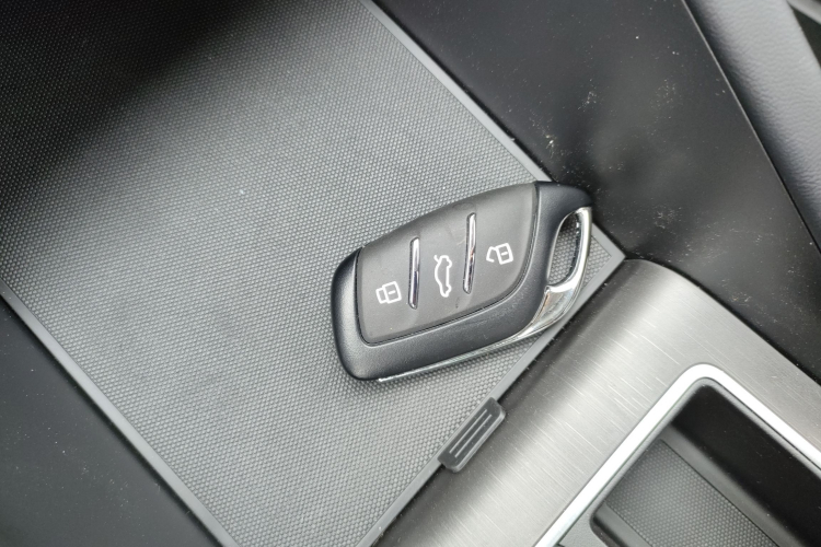 荣威i5 2023款 1.5L CVT豪华版中控内饰7001