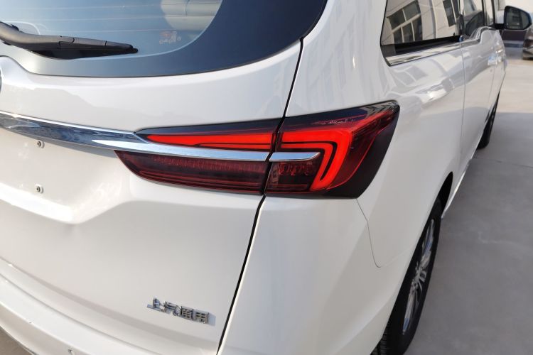 别克GL8 2023款 陆上公务舱 舒适型车身外观9