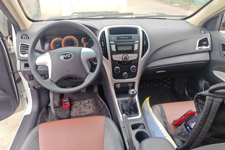 比亚迪F3 2015款 节能版 1.5L 手动舒适型中控内饰12