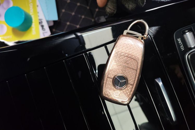 奔驰A级 2021款 A 200 L 运动轿车动感型中控内饰11