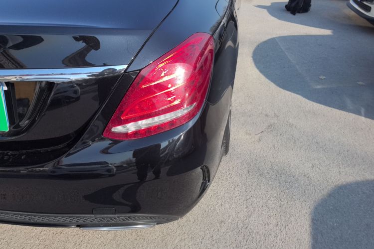 奔驰C级 2017款 改款 C 180 L 动感型运动版车身外观9