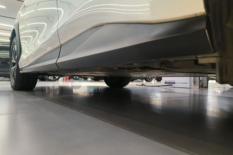 雷克萨斯RZ 2023款 450e 四驱纵享版局部细节9002