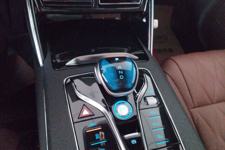 比亚迪 唐新能源 2021款 DM-i 112KM 尊贵型中控内饰18