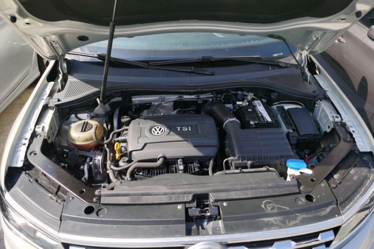 大众 途观L 2017款 330TSI 自动两驱旗舰版机舱底盘24