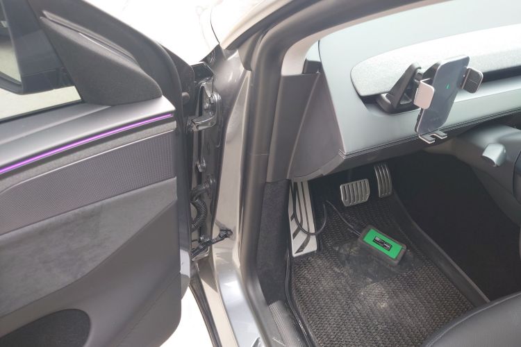 特斯拉 Model Y 2025款 改款 长续航全轮驱动版中控内饰20