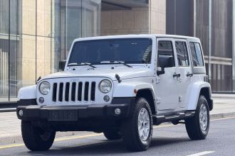 Jeep 牧马人  3.0L Sahara 四门舒享版