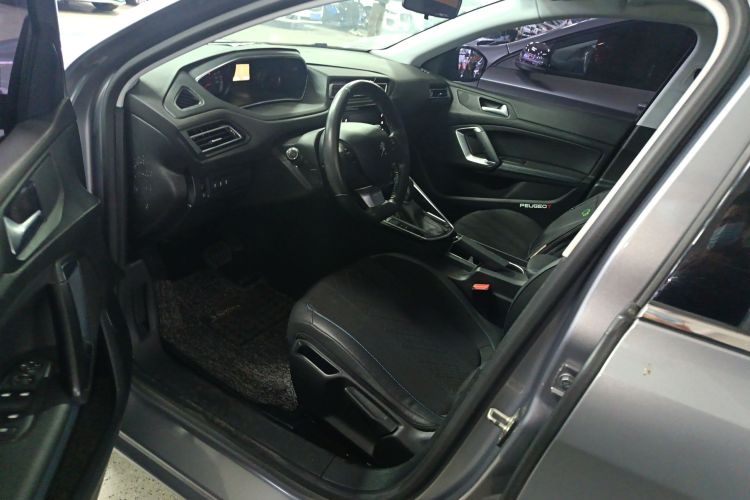 标致308 2016款 230THP 自动豪华版中控内饰19