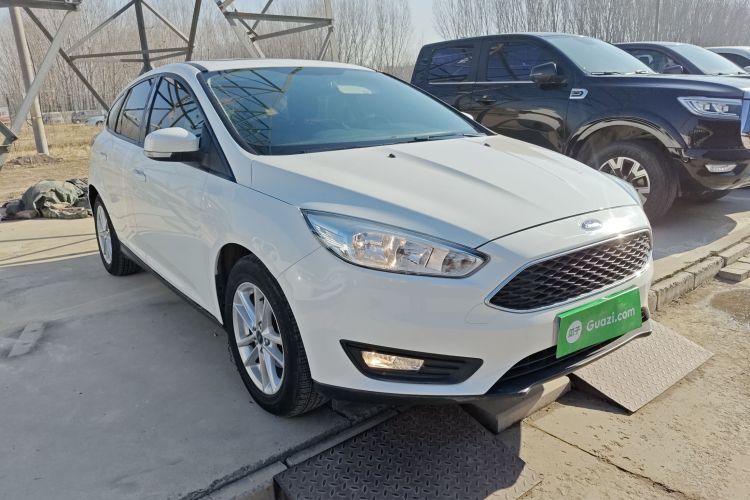 福特 福克斯 2018款 两厢经典 1.6L 自动风尚型智行版车身外观3