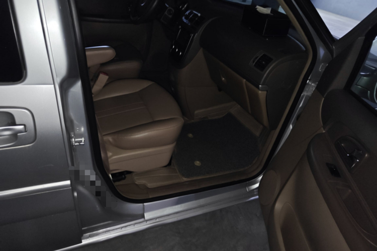 别克GL8 2014款 2.4L 经典版局部细节9005