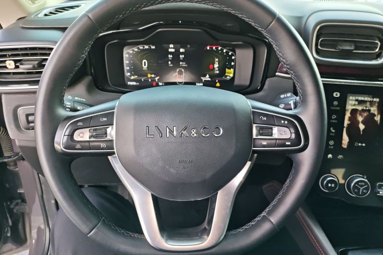 领克02 2021款 1.5TD DCT两驱耀Plus中控内饰13