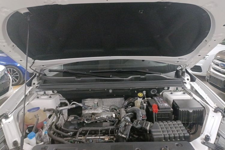 捷途X70 2023款 1.5T 手动超越版 7座机舱底盘24