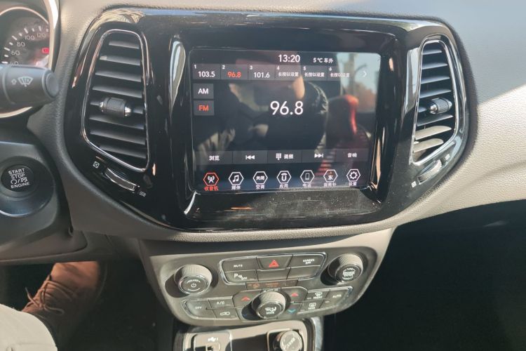 Jeep 指南者 2019款 220T 自动家享炫酷版中控内饰16