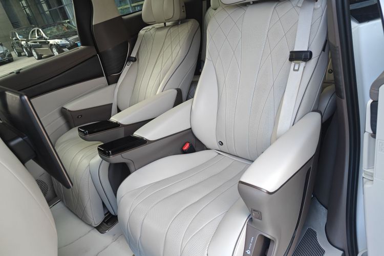 腾势D9 2022款 DM-i 970 四驱旗舰型中控内饰7004