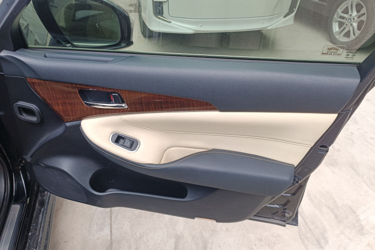 丰田 皇冠 2015款 2.5L 智享版中控内饰42