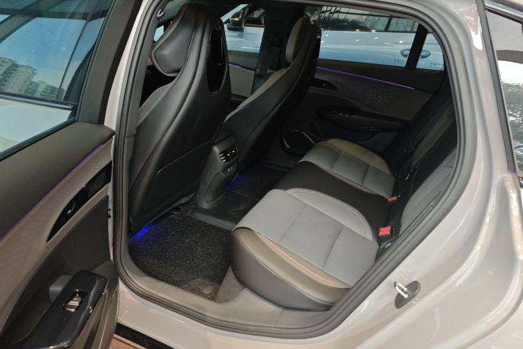 红旗EH7 2025款 640 四驱 智选版中控内饰21