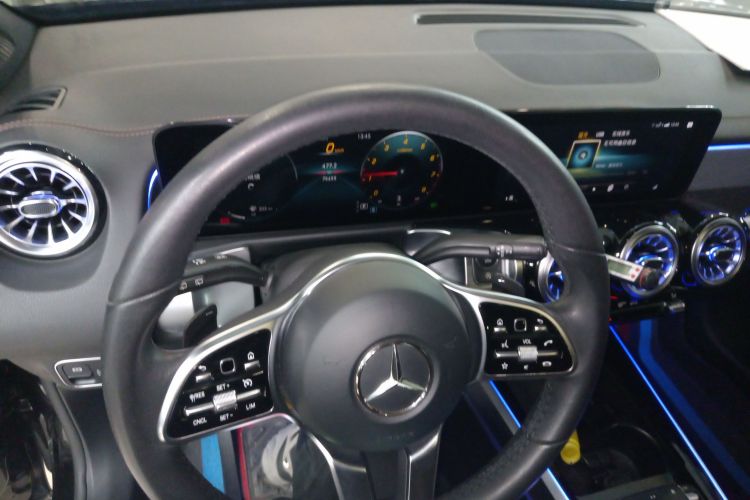 奔驰GLB 2022款 改款二 GLB 200 时尚型中控内饰13