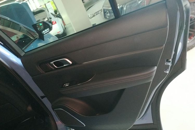 理想汽车 理想ONE 2021款 增程6座版中控内饰7006