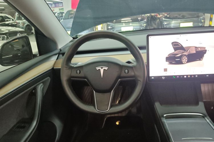 特斯拉 Model Y 2022款 长续航全轮驱动版中控内饰13