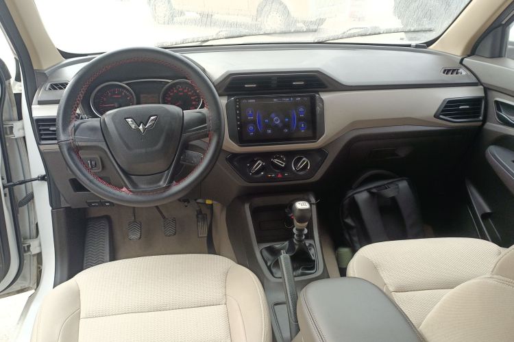 五菱汽车 五菱宏光 2019款 1.5L S标准型国VI LAR中控内饰12