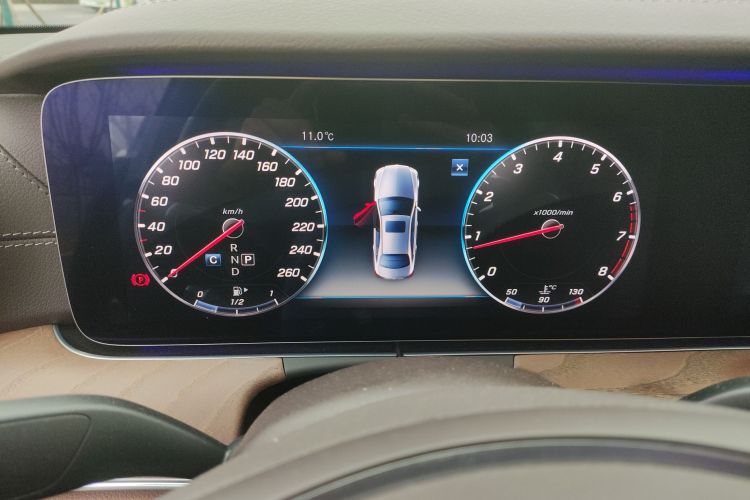 奔驰E级 2018款 改款 E 300 L 豪华型中控内饰14