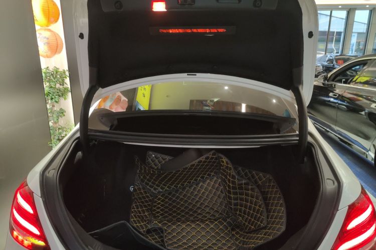 奔驰E级 2017款 E 200 运动型机舱底盘23