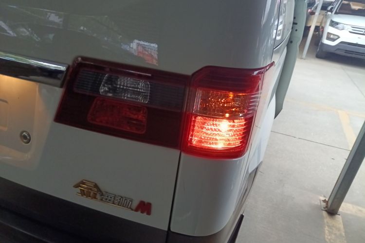 金杯 金海狮M经典 2022款 1.5L 旅行狮客车 6座车身外观6006