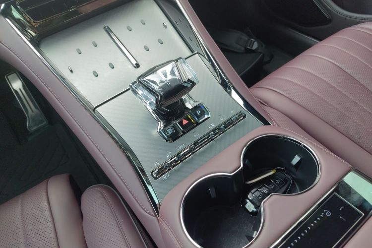 腾势Z9GT 2024款 1100四驱Max版中控内饰18