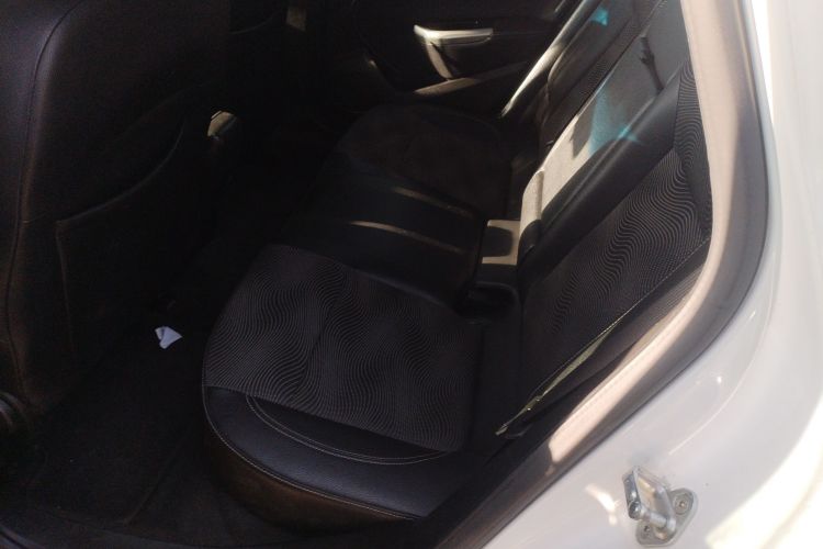 别克 英朗 2014款 XT 1.6L 自动时尚版中控内饰21