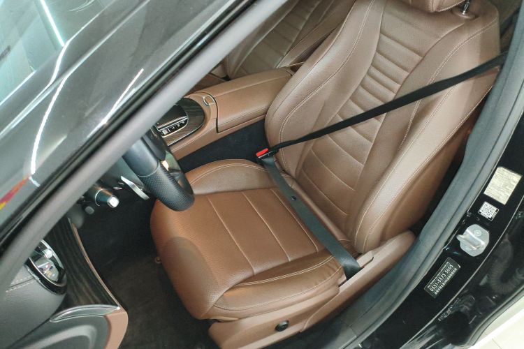 奔驰E级 2019款 改款 E 300 L 运动时尚型中控内饰19