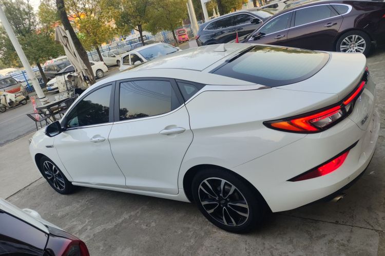 江汽集团 嘉悦A5 2020款 1.5T CVT超越型车身外观4