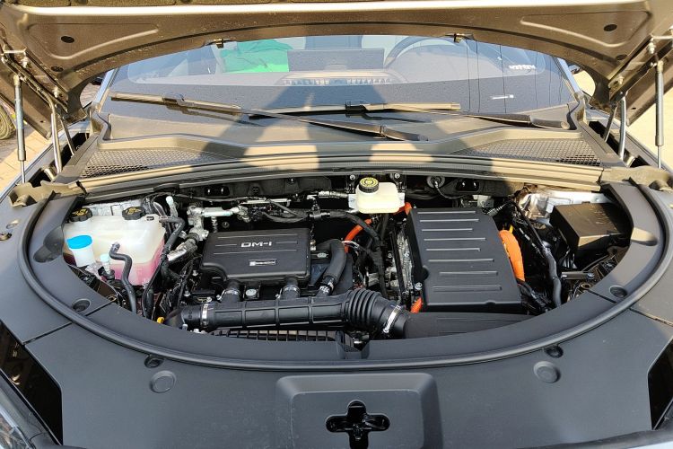 比亚迪 宋PLUS新能源 2025款 DM-i 智驾版 160KM 旗舰型机舱底盘24