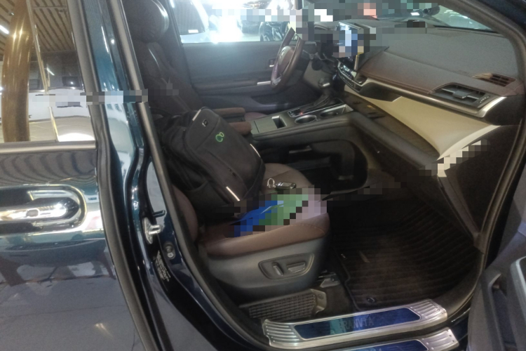 丰田 格瑞维亚 2023款 2.5L混动 旗舰VIP版局部细节41