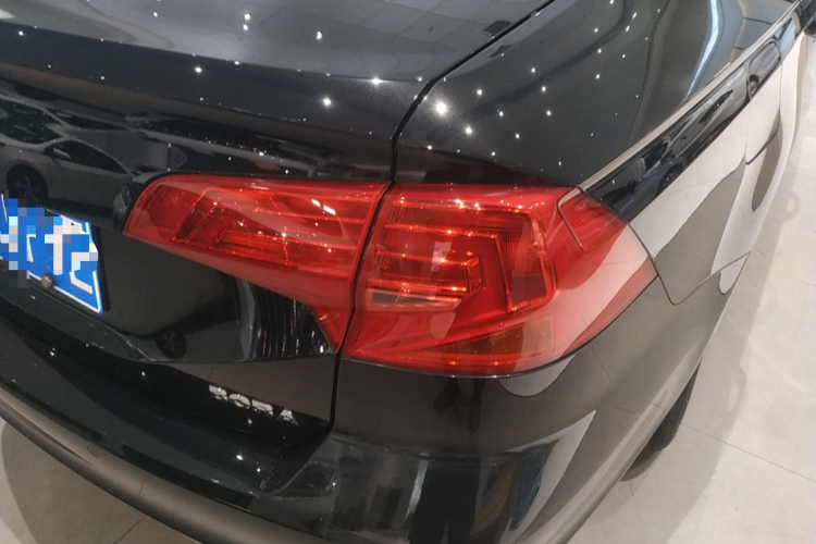 大众 宝来 2018款 1.5L 自动舒适型车身外观9