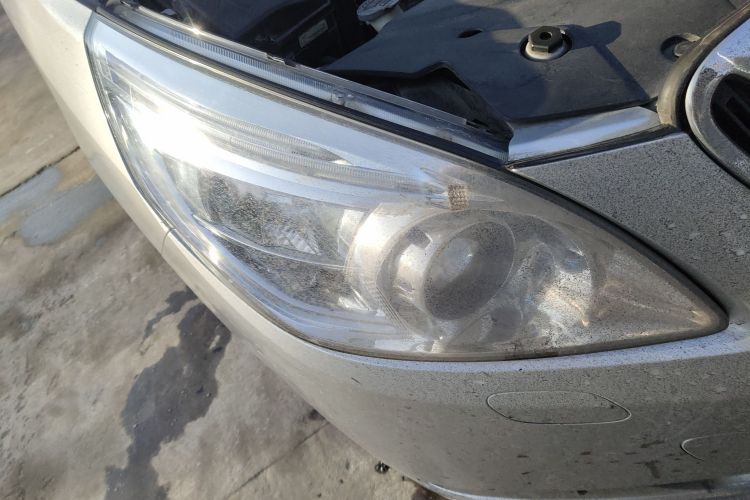 别克GL8 2011款 2.4L LT豪华商务行政版车身外观8