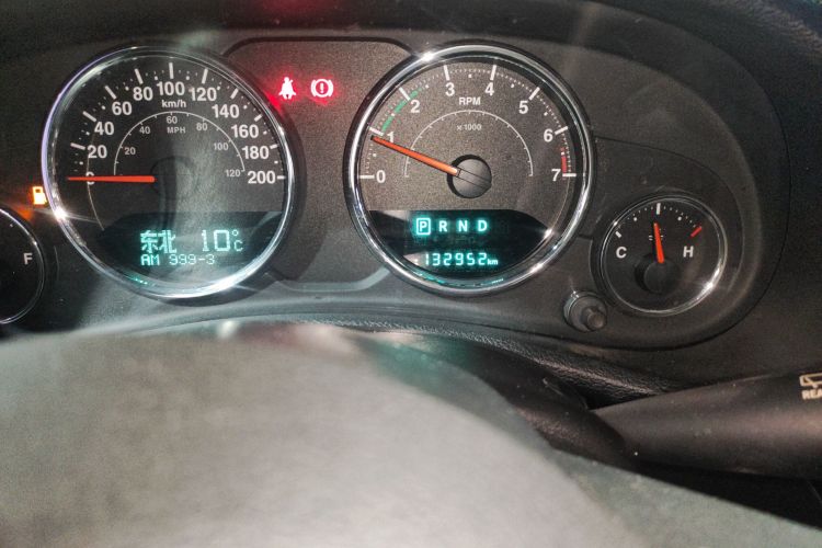 Jeep 牧马人 2015款 3.0L Sahara 四门舒享版中控内饰15