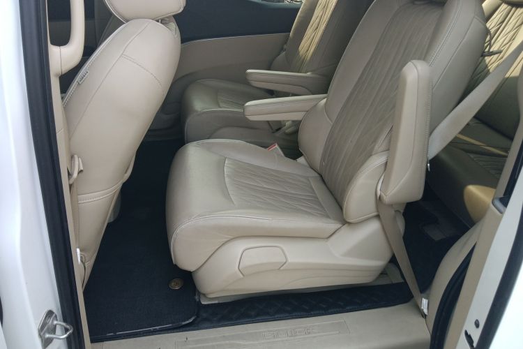 别克GL8 2023款 改款 陆上公务舱 豪华型中控内饰21