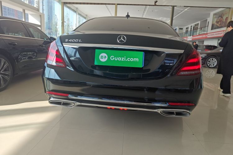 奔驰S级 2016款 S 320 L 商务型车身外观6