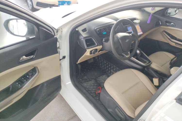 福特 福睿斯 2017款 改款 1.5L 自动舒适型中控内饰20