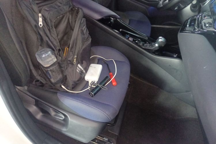 丰田C-HR 2018款 2.0L 领先天窗版 国V局部细节41