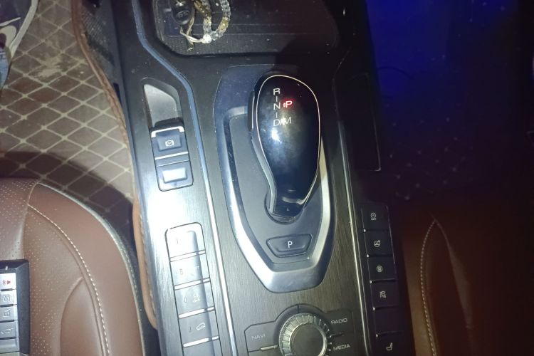 魏牌 VV6 2021款 2.0T 两驱智享+中控内饰18