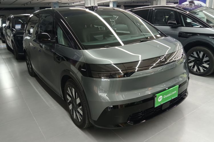 极氪MIX 2025款 长续航智驾版车身外观3