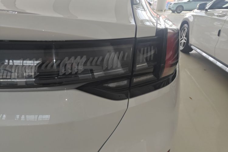 极氪001 2022款 超长续航双电机 ME版车身外观9