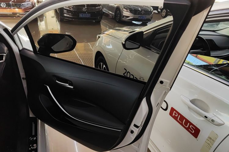 丰田 雷凌 2021款 185T CVT豪华版中控内饰7005