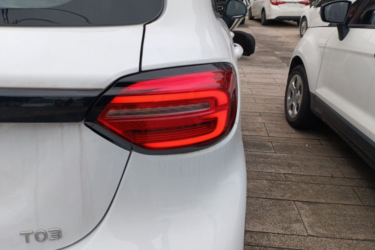 零跑汽车 零跑T03 2024款 200轻享版车身外观9