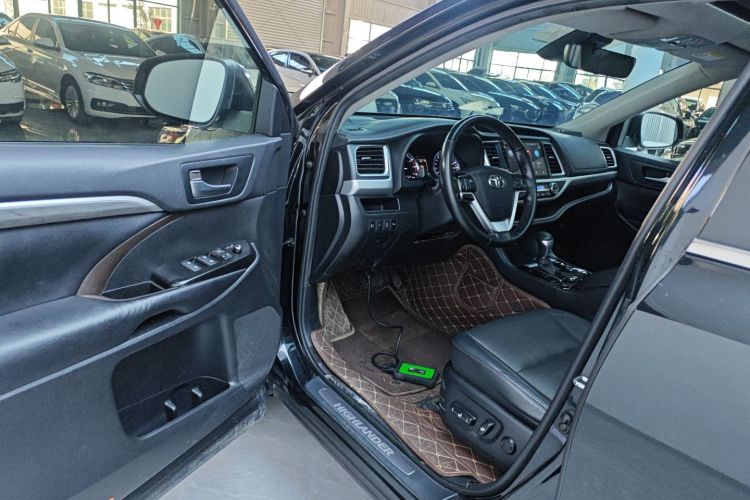 丰田 汉兰达 2021款 2.0T 四驱尊贵版 7座中控内饰20