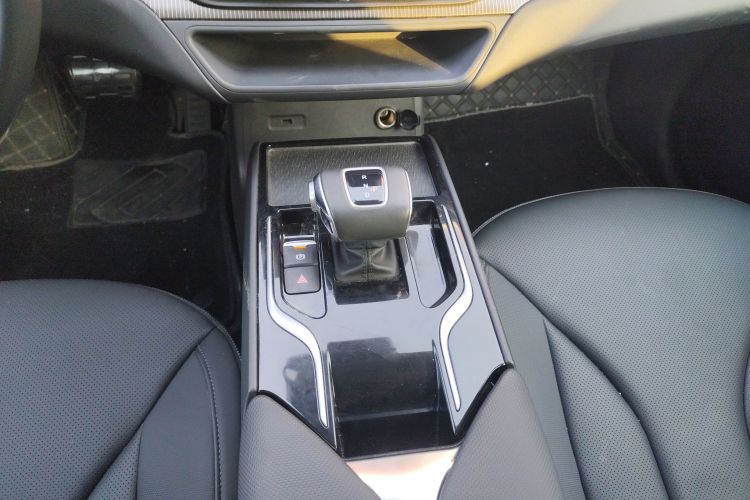 红旗E-QM5 2023款 改款 基础出行版中控内饰18