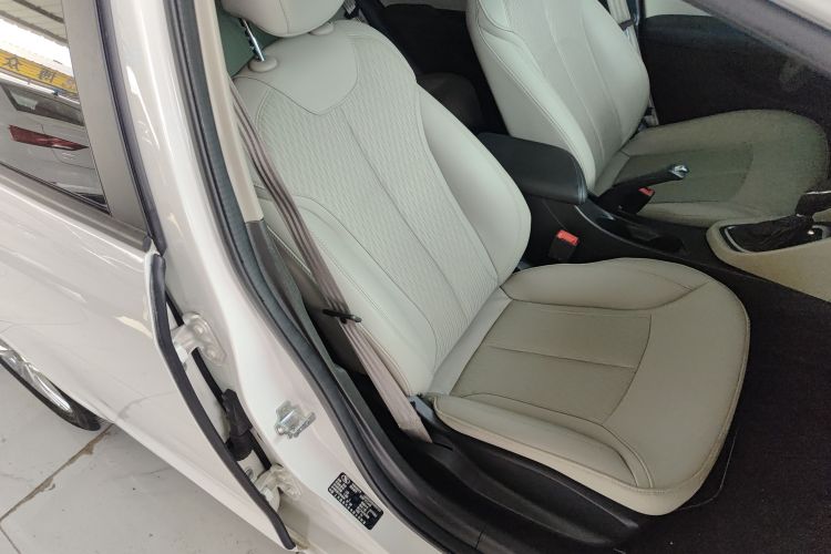 别克 英朗 2017款 15N 自动精英型局部细节41