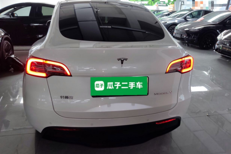 特斯拉 Model Y 2022款 改款 长续航全轮驱动版车身外观6