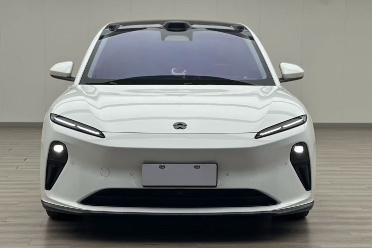 蔚来ET5 2022款 75kWh车身外观2