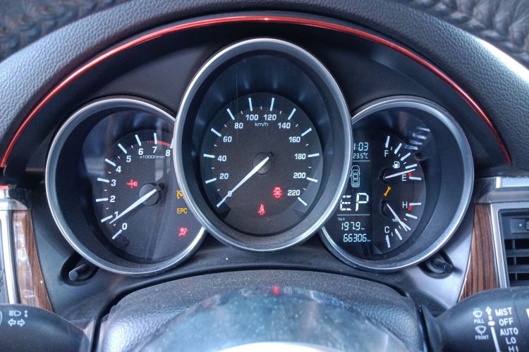 众泰SR9 2017款 2.0T 自动极致之心版中控内饰14